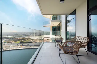 LUXURY | STYLISH 2BR FURNISHED | UPGRADED I CANAL VIEW
