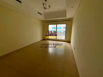 شقة غرفة وصالة في التعاون الشارقة، حمامين، بلكونة، اطلالة بحرية جزئية، باركنغ مجاني، جيم ومسبح. السعر 48,000 سنوياً.