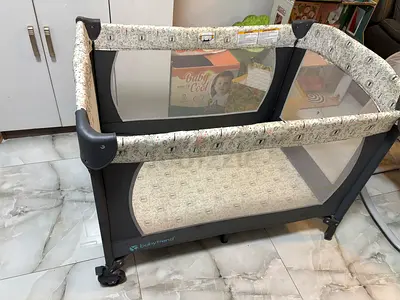 Portable Baby Crib with Wheels