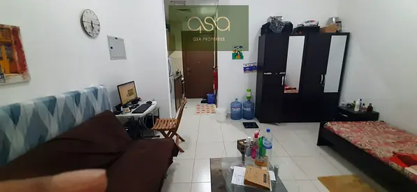 Distress Deal/Balcony/Spacious Studio/Big Washroom Open Kitchen/Family Building