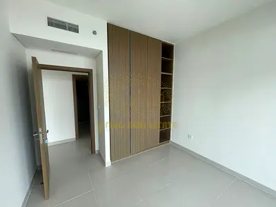 تحفة معمارية على الواجهة المائية | شقة زاوية في طابق مرتفع | جديدة كلياً