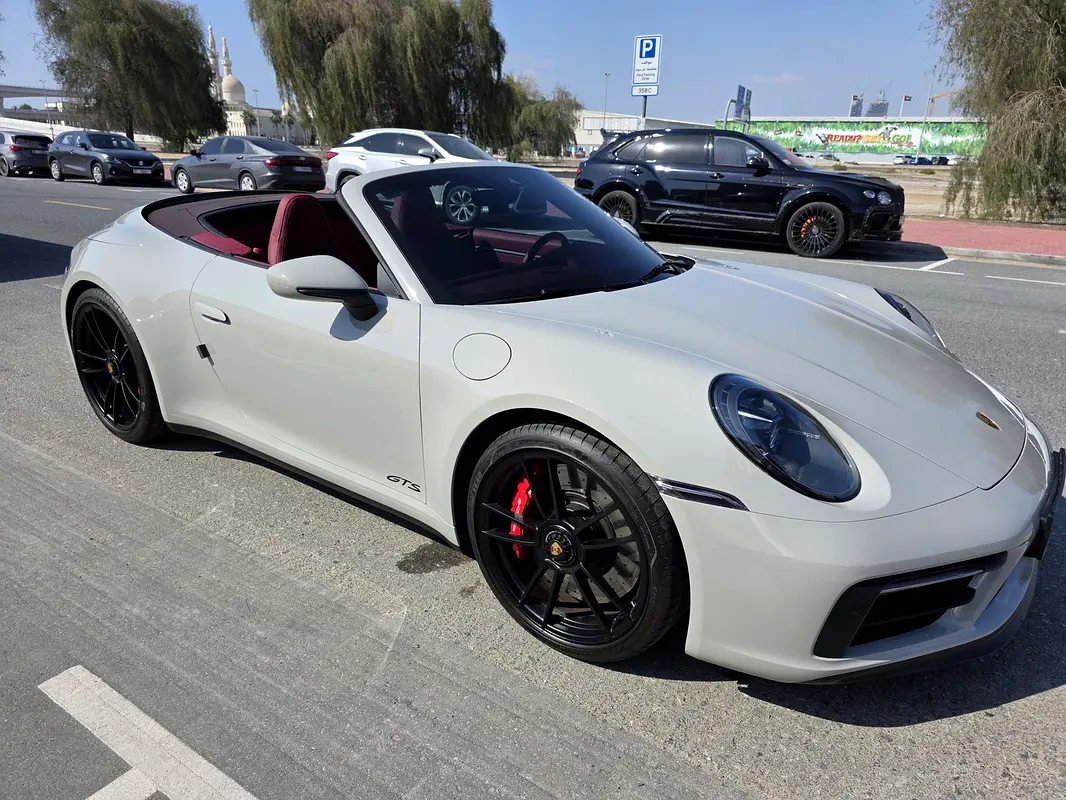Porsche 911 2023 — photo 1 of 8