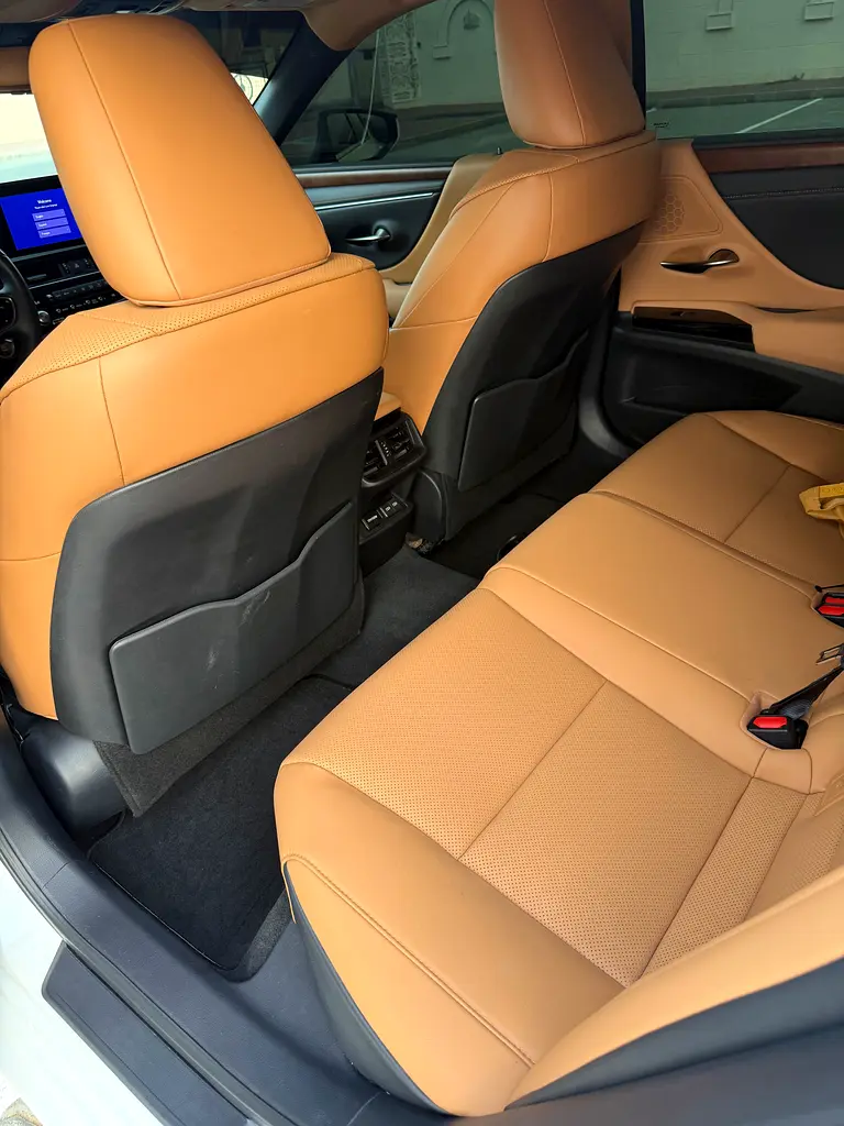 Lexus ES-Series 2025 — photo 1 of 7
