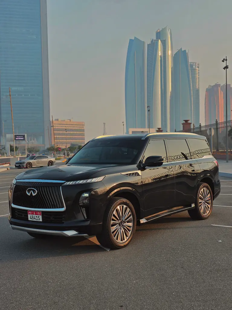 Infiniti QX80 2025 — photo 1 of 10