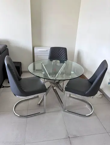Vanity Living Davos dining table  3 canelli chairs