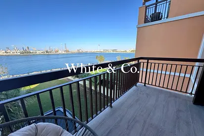 SEA VIEW | ROOFTOP TERRACE | UPGRADED