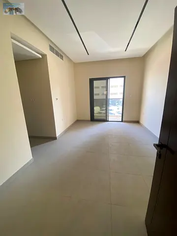شقة غرفتين وصالة في الجرف 3 خلف السوق الصيني، أول ساكن، 2 حمام وبلكونة وخزائن حائط، إيجار سنوي 40 ألف، 6 دفعات