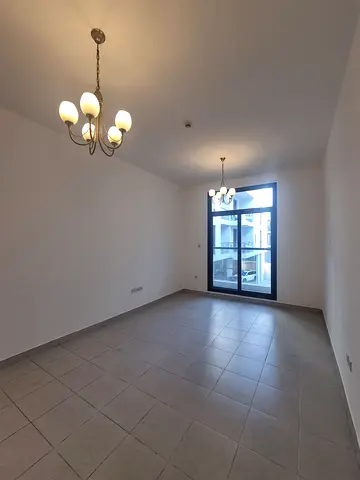 FAMILY BUILDING ! SPACIOUS APARTMENTS ! 0% COMMISSION