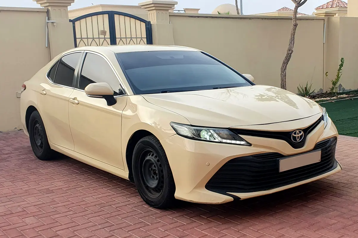 Toyota Camry 2020 — photo 1 of 12