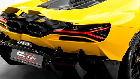 صورة 19 لـ 2024 Lamborghini REVUELTO