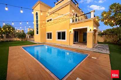 Corner I Vacant I Private Pool I Internal
