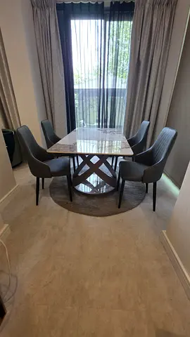 High quality Dining table with 4 chairs