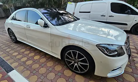 للبيع مرسيدس 2018 اس 560 – لون أبيض – خليجي