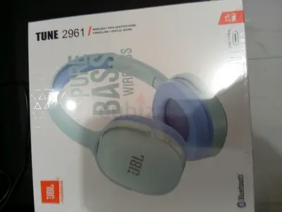 JBL Tune wireless over-ear headphones - sealed box (Pure Bass)