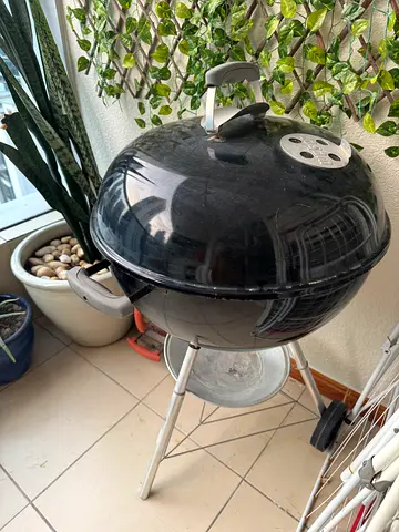 Weber charcoal kettle BBQ grill — used and working