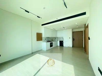 Brand New |hight floor | Close to Mall & Exit