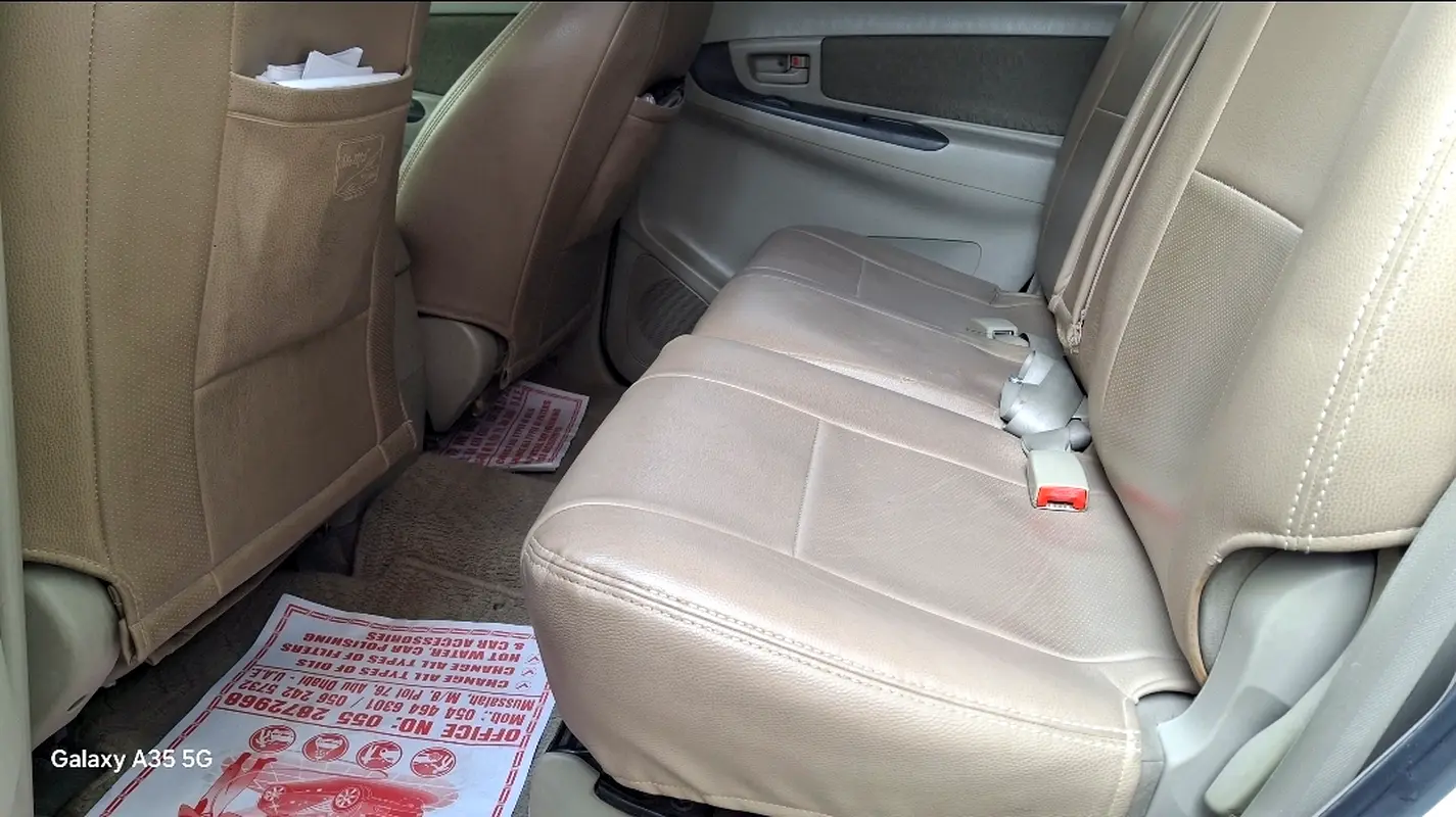 Toyota Innova 2014 — photo 1 of 5