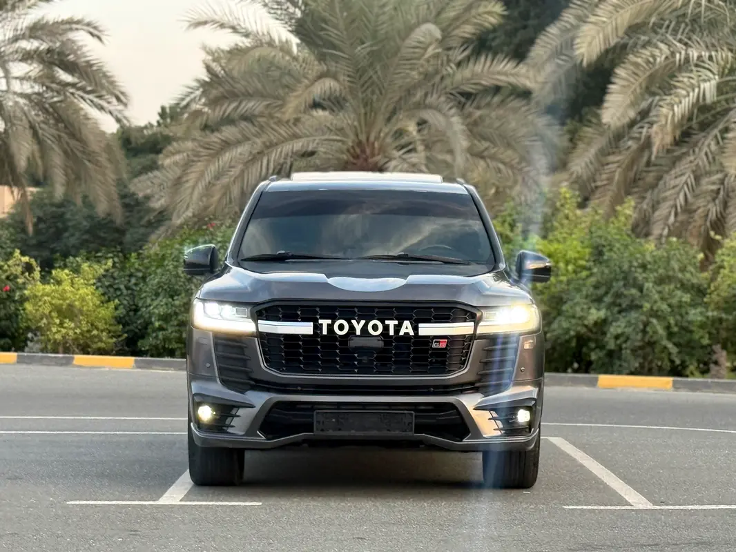 Toyota Land Cruiser 2008 — photo 1 of 20