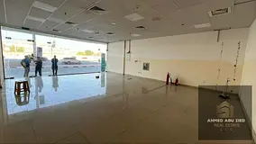 Commercial space on Sheikh Maktoum Bin Rashid Street | Large area | Prime storefront location | Dire