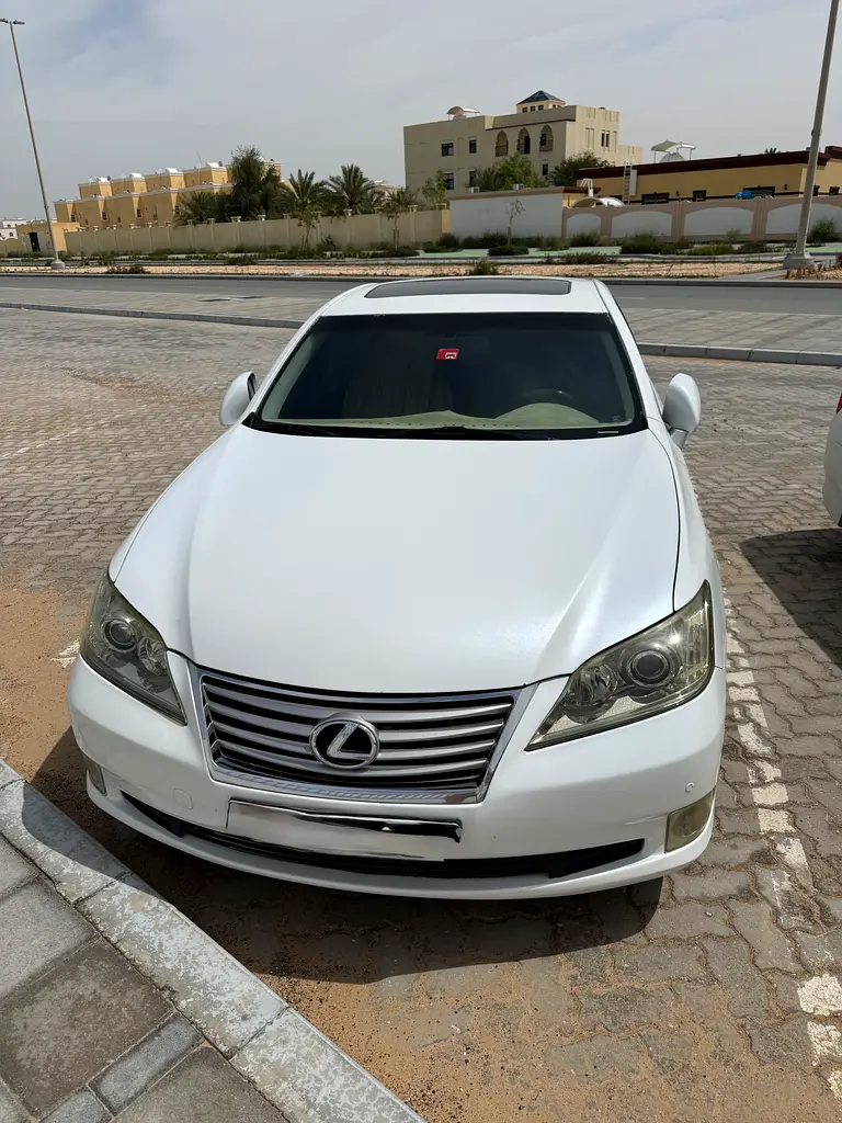 Lexus ES-Series 2010 — photo 1 of 10