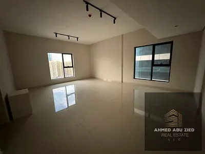 للايجار في عجمان الراشدية 1 اول ساكن  - ثلاث غرف وصالة مساحة واسعة - 3 حمام - مطبخ  بمساحة ممتازه  - خزائن حائط - غرفه خادمه  تشطيب سوبر ديلوكس بلكون