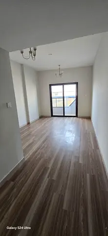 🏠 شقة حديثة مكونة من غرفتي نوم وصالة للإيجار في الجرف 3، عجمان