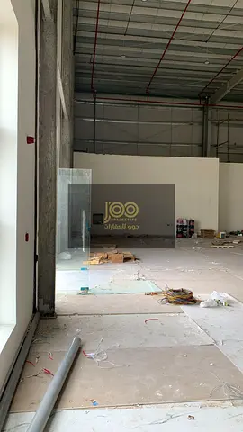 New warehouse with a showroom and excellent features for rent. Electricity: 35 kW