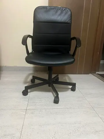Black swivel office chair with armrests - good condition