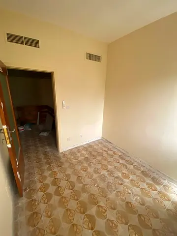 رصة مميزة للإيجار في الشارقة – منطقة شرقان 🔥 🏡 فيلا واسعة ومناسبة للعائلات ✨ تشطيب ممتاز ومساحات مريحة 📍 التفاصيل: 4 غرف نوم مجلس كبير مطبخ واسع خز