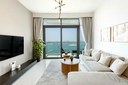 Dubai Dream Stay - 2-BR w/ Sea View in Beach Vista