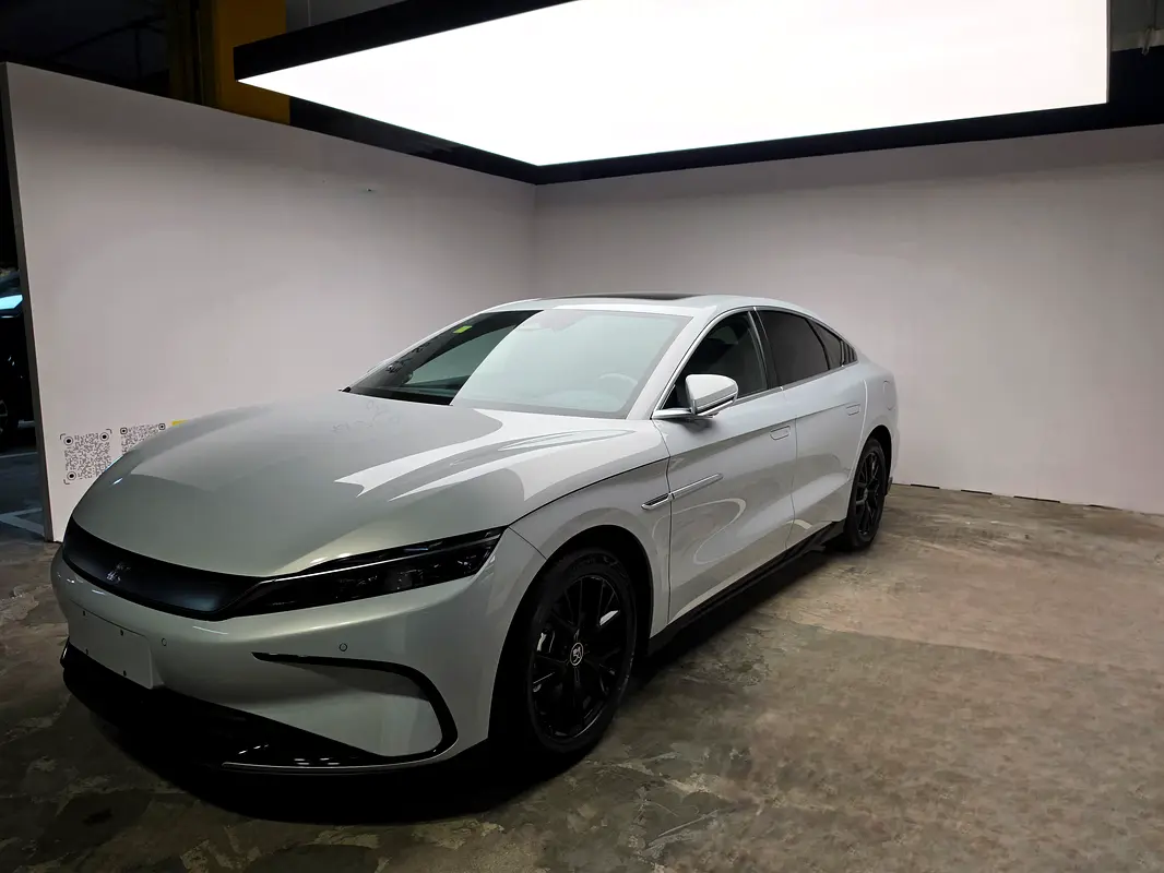 BYD HAN 2025 — photo 1 of 10