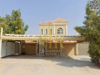 A villa with personal finishes, all-inclusive, electricity, water and air conditioning, located on a main street, close to all services, freehold owne