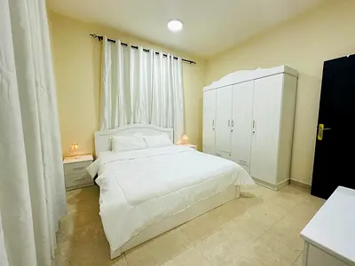 غرفة وصالة مفروشة للإيجار الروضة 3 عجمان شامل الفواتير والإنترنت