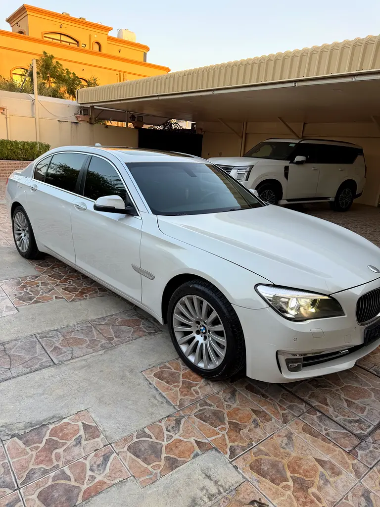 BMW 7-Series 2013 — photo 1 of 11