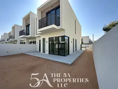 4BR Villa | Corner Unit | Garden & Courtyard | Close to Amenities