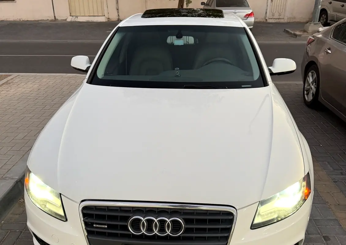 Audi A4 2012 — photo 1 of 5