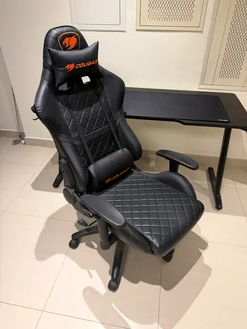 Gaming chair + table