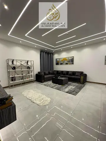 استمتع بإطلالة بحرية كاملة في شقة أول ساكن في لوارا 1 – برج Star1، مقابل ميناء عجمان مباشرة، بموقع مميز وقريب من كل الخدمات. ✨ مواصفات الشقة:  ✔️ مفر