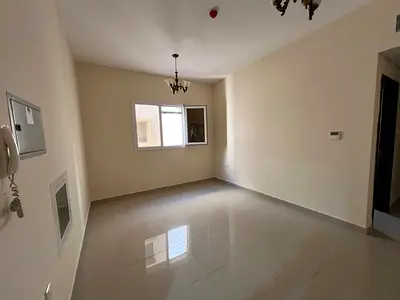 تاني ساكن_مساحة واسعة_تشطيب حديث_موقع مميز قريب من مخرج دبي وجميع الخدمات