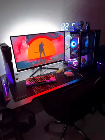 Gaming Computer with Table and Monitor 120hz