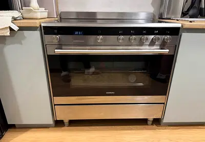 IQ500 Siemens 5 burner electric cocker size 60 by 60cm