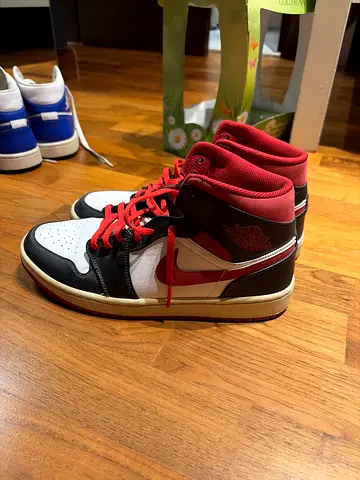Air Jordan 1 High (Black/White/Red) - lightly used