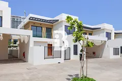 Luxurious 4BR Villa |Beach Access |Prime Location