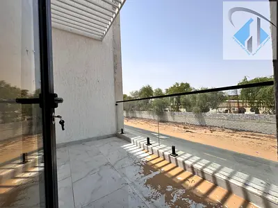 Townhouse for sale at an excellent, negotiable price. It has a large courtyard. Freehold for all nationalities for life, with the possibility of easy