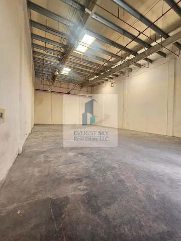 Top quality warehouse with toilet ONLY FOR STORAGE for URGENT LEASE !!
