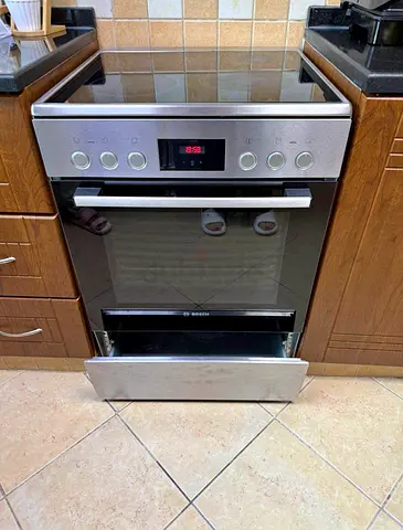 Bosch 60x60 cm, Free Standing Electric Cooker, Series 4, Glass-Ceramic Cooktop, EcoClean Direct prog