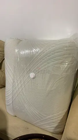 Memory Form Lightly used white mattress topper (Queen Size)