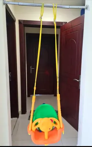 Doorway hanging baby swing seat — good condition, easy to install