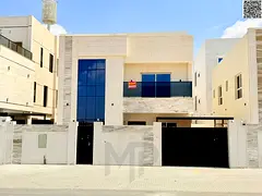 Villa directly from the owner, custom finishing, on a main street, close to all services, freehold o