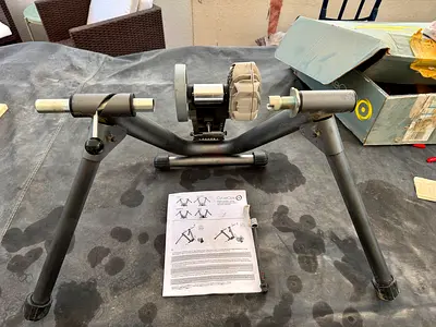 Wheel-on indoor bike trainer — used, working condition